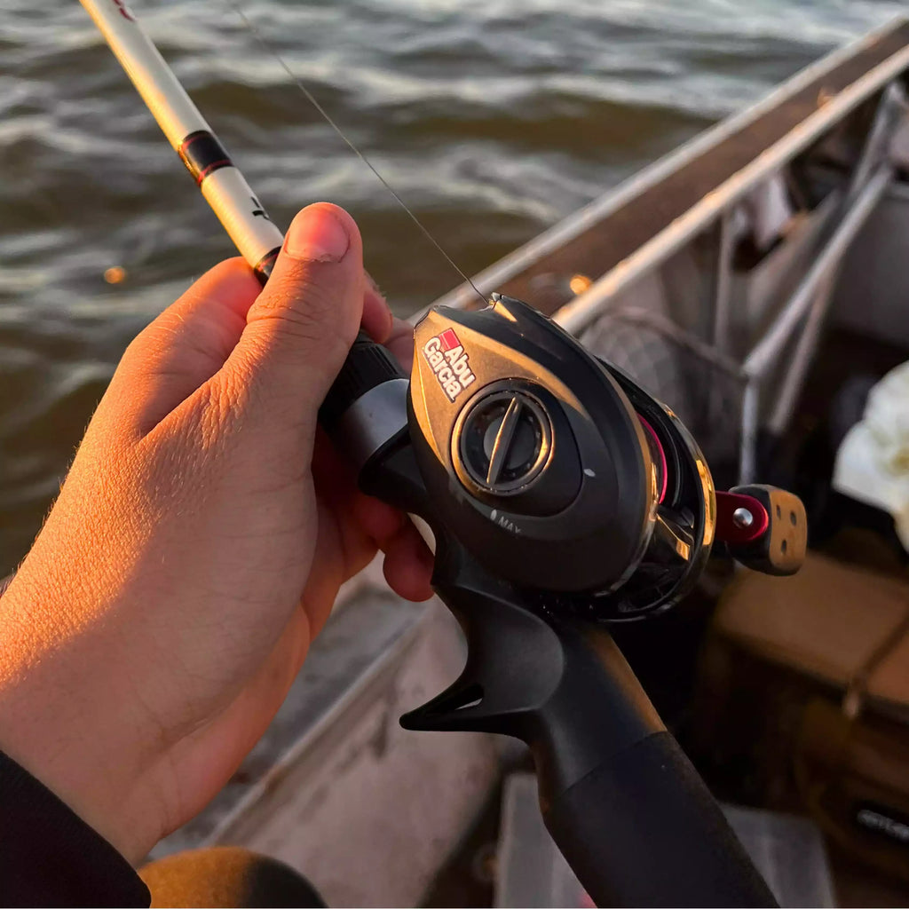 Carretilha Abu Garcia Black MAX3 Anti-Cabeleira com Boné Bass PRO Shop Grátis